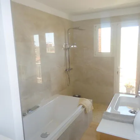 Apartment Bel 2 Pieces Climatise Proche Plage *